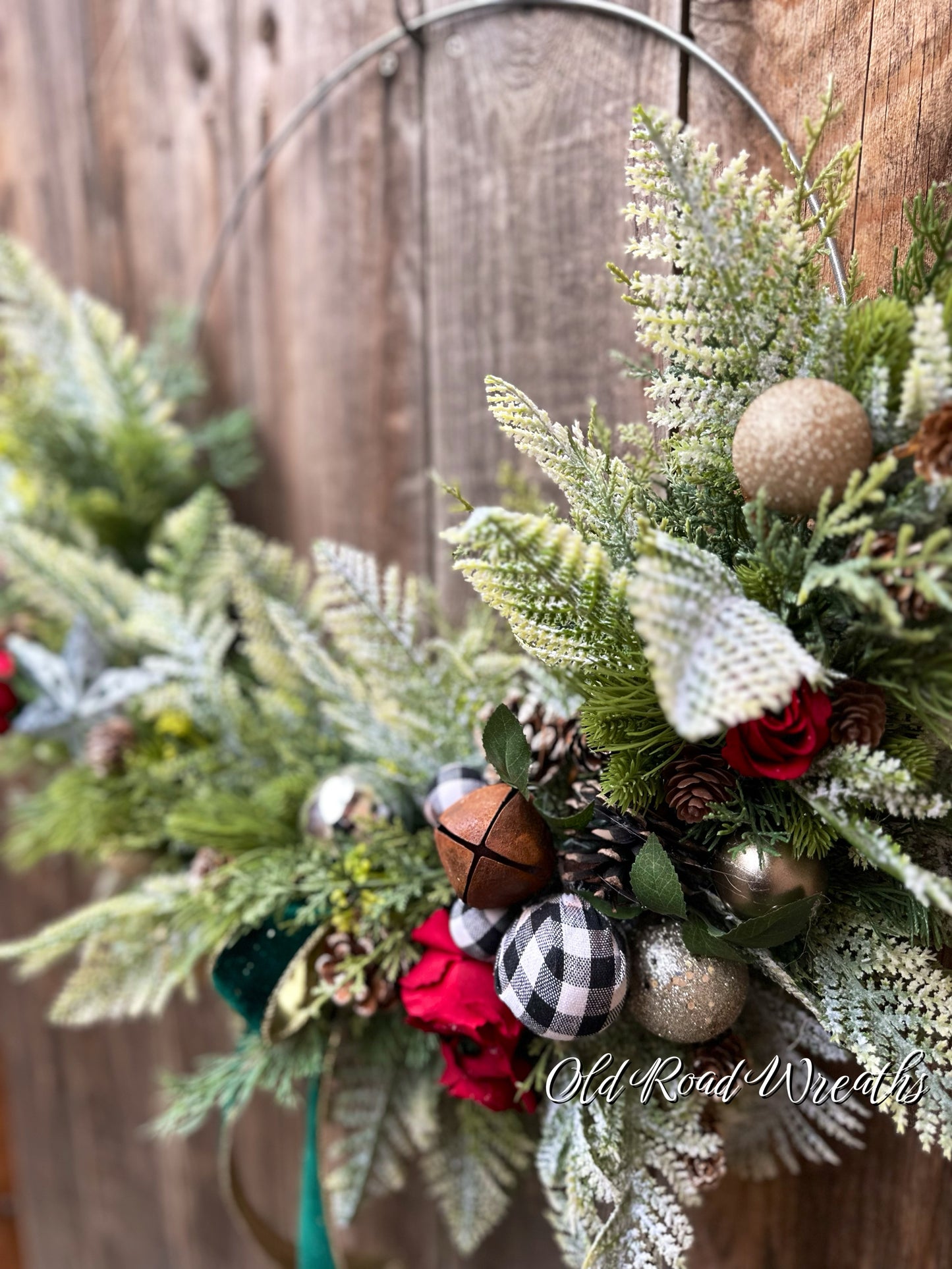 Flocked Cedar Winter Ring Wreath, Twain
