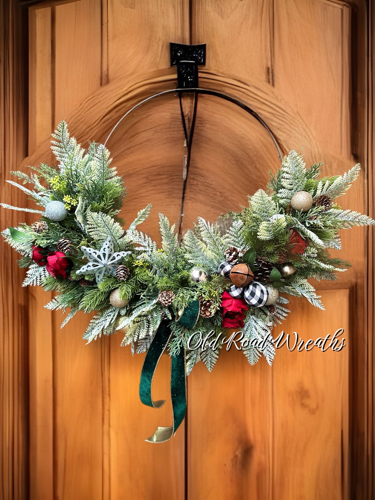 Flocked Cedar Winter Ring Wreath, Twain