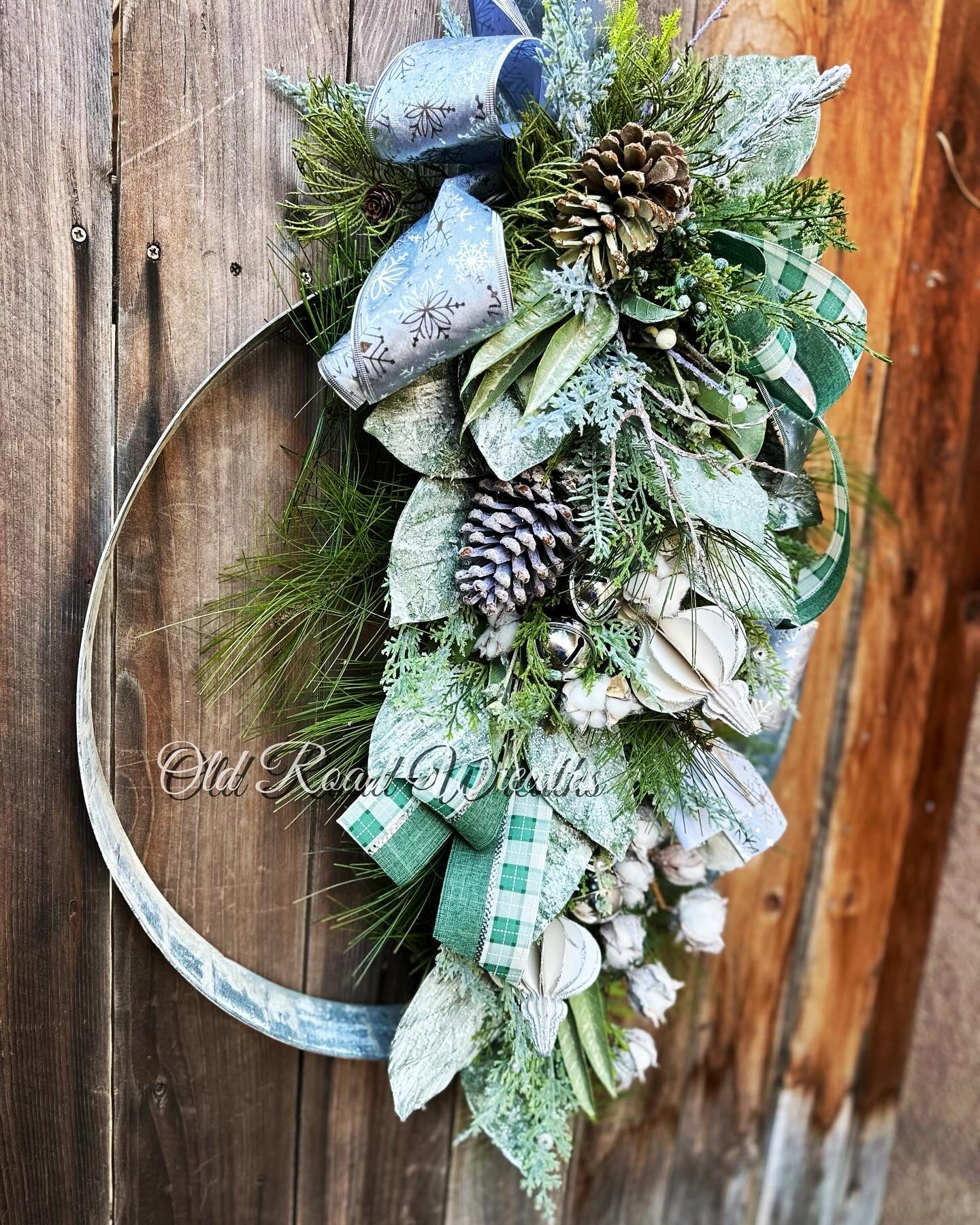 Frosted Magnolia Barrel Ring Swag, Sylver