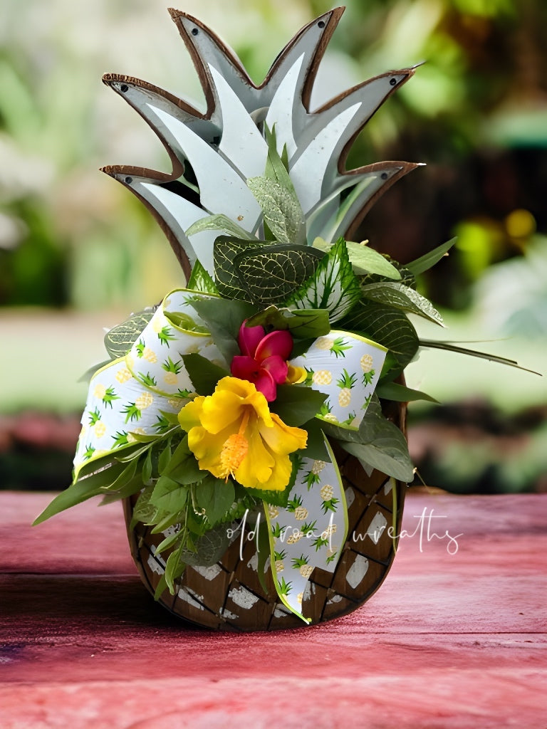 Pineapple Hibiscus Hanger